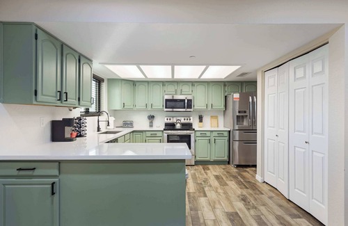 North Mountain House | Spacious Fun Retreat - Perfect For Group Bonding