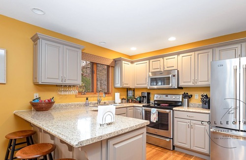 The Galena Territory House | Spacious Galena Retreat on Golf Course | 4 Bed 4 Bath | Hot Tub & Fire Pit