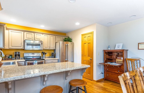 The Galena Territory House | Spacious Galena Retreat on Golf Course | 4 Bed 4 Bath | Hot Tub & Fire Pit