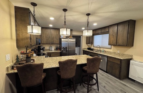 Mineral House | Spacious get away cabin in Mineral, minutes from Lassen south entrance