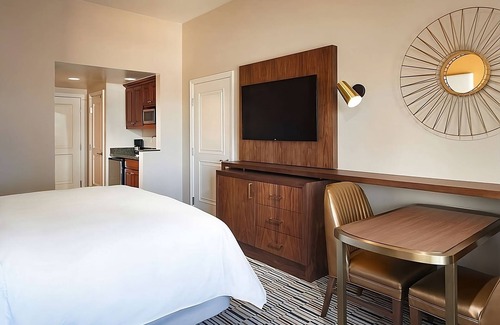 Las Vegas Hotel | Spacious Getaway | 2 BR Suite w/Kitchen | Near Fountains of Bellagio