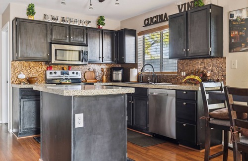 Arroyo Springs House | Spacious Glendale Home! Pool/Hottub/Waterfall/Firepit/PutPut/BBQ/Huge Yard/Games