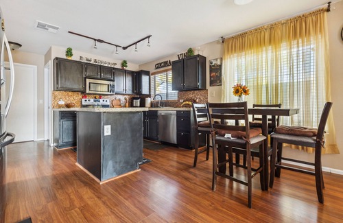 Arroyo Springs House | Spacious Glendale Home! Pool/Hottub/Waterfall/Firepit/PutPut/BBQ/Huge Yard/Games