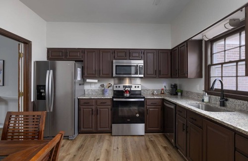 Greensboro Apartment | Spacious Golf Course Townhouse