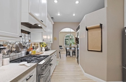 Sonora House | Spacious-Gourmet Kitchen-Sauna-Luxe King Bed-Nespresso-Ping Pong-Arcade