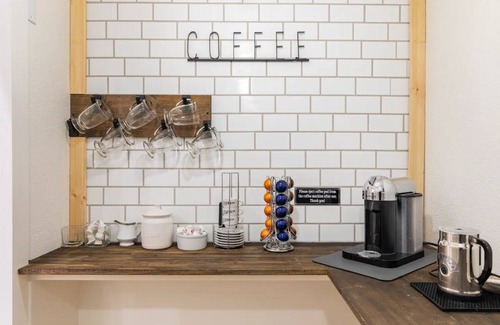 Sonora House | Spacious-Gourmet Kitchen-Sauna-Luxe King Bed-Nespresso-Ping Pong-Arcade
