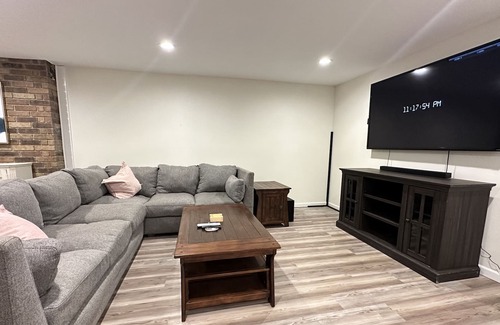Brookline Station House | Spacious Great Location Sleeps 10, 2 Car Garage, South Springfield, Fenced Yard