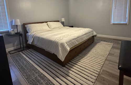 Brookline Station House | Spacious Great Location Sleeps 10, 2 Car Garage, South Springfield, Fenced Yard