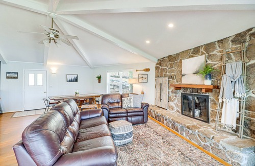 Edgemont House | Spacious Greers Ferry Lake House w/ Grilling Deck!