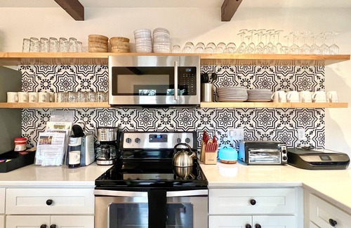 Black Mountain House | Spacious Group Getaway w/HT-Sauna Deck & DT Access