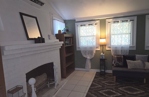 Mobile Cottage | Spacious Guest house in Midtown within walking distance of downtown