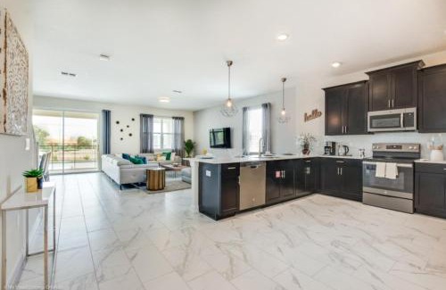 Davenport House | Spacious Haven for Large Families in Champion Gates Resort