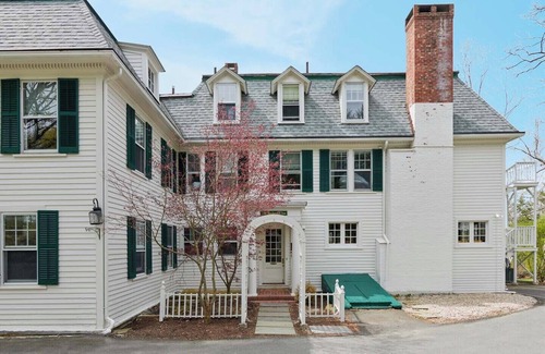 Lenox House | Spacious Historic 9-bedroom Inn in charming Lenox. Equipped with full kitchen.