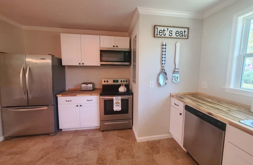 Tupelo House | Spacious Historic Downtown home that sleeps up to 10!