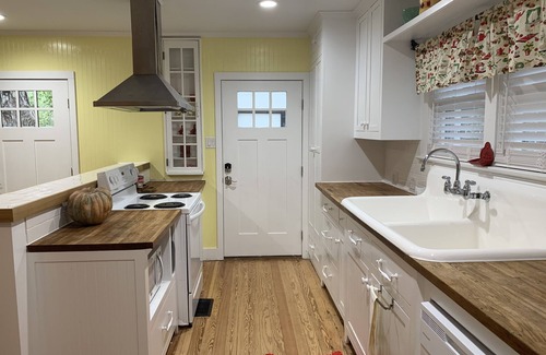 Lockhart House | Spacious Historic Home Near Downtown Lockhart