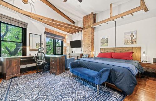Shaw Apartment | Spacious, Historic Logan Circle Rowhouse