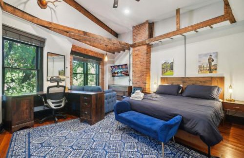 Shaw Apartment | Spacious, Historic Logan Circle Rowhouse