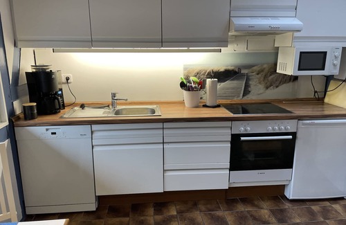 Nordseebad Burhave House | Spacious holiday home, close to the beach, WiFi, pets welcome, quiet residential area