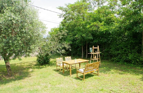 Rakalj Apartment | Spacious Holiday Apartment with Balcony in Village Rakalj