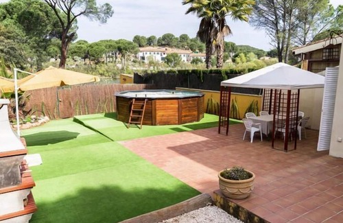 Las Jaras House | Spacious holiday home in Cordoba with garden