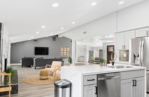 Alhambra House | Spacious Home + Guest house in Up-Town Phoenix