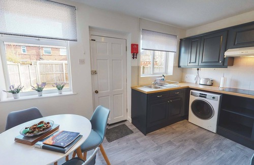 Chester House | Spacious Home, Ideal For Families, FREE Parking!