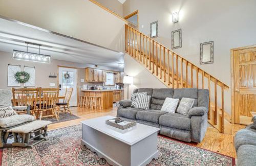 Helen House | Spacious Home in Helen with Porch and Balcony!
