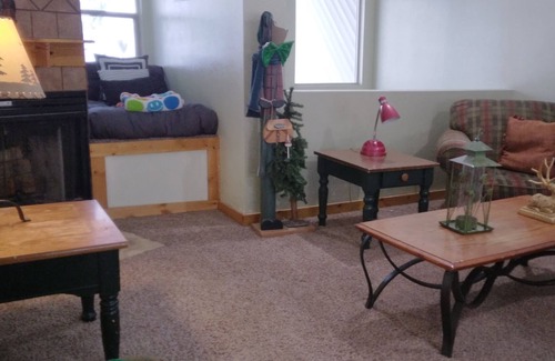 Summit Park Cabin | SPACIOUS HOME IN PRIVATE MOUNTAIN SETTING - SLEEPS 10-12 - LOW PRICE