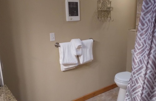 Summit Park Cabin | SPACIOUS HOME IN PRIVATE MOUNTAIN SETTING - SLEEPS 10-12 - LOW PRICE
