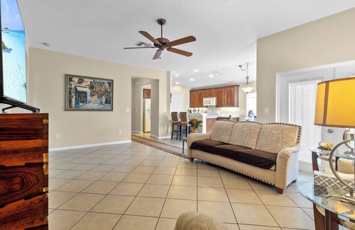 Venice House | Spacious Home in Quiet Neighborhood