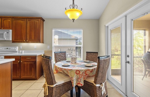 Venice House | Spacious Home in Quiet Neighborhood