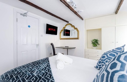 Golborne House | Spacious Home in Warrington | 53 Degrees Property | Ideal for Groups - Sleeps 8!