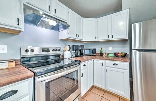 Manistee House | Spacious Home near Downtown, River Walk, and Beach