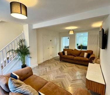 Aberdare House | Spacious home near park and playing fields