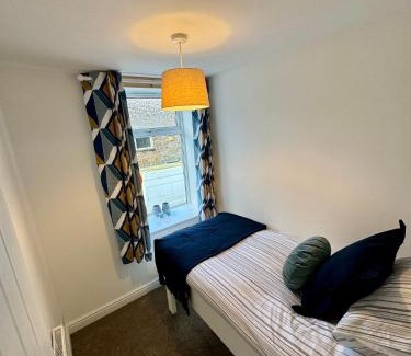 Aberdare House | Spacious home near park and playing fields