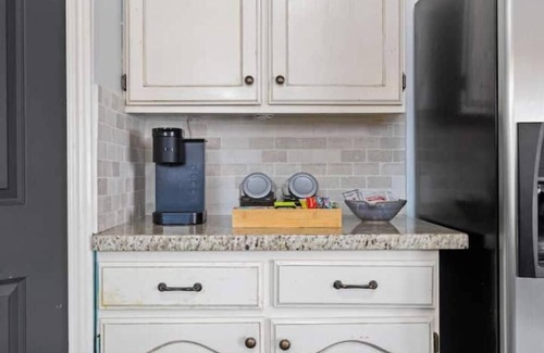 Sandy House | Spacious Home near Ski Resort- 2GBFiber-Game room-HotTub