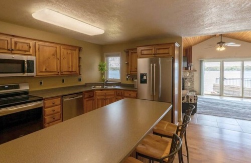 Spirit Lake House | Spacious Home on East Lake Okoboji