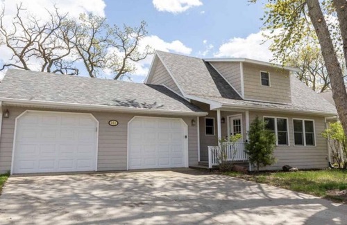 Spirit Lake House | Spacious Home on East Lake Okoboji