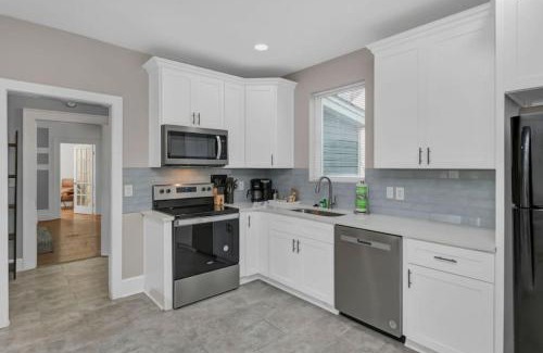 Columbia House | Spacious Home on Gervais - 4BR