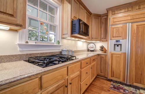 Hallieford House | Spacious home on the waterfront with kayaks, SUP's and fishing and more!