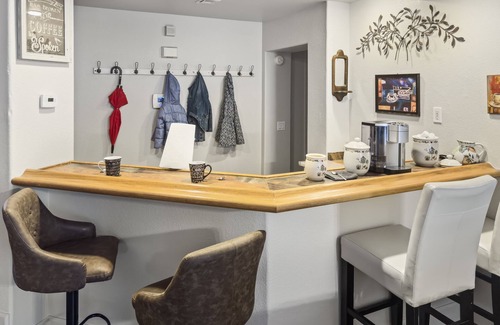 Las Vegas House | Spacious home, private heated pool & spa, completely furnished in a great area