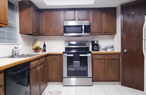DeLand House | Spacious Home, Secluded Saltwater Pool, Central Location.