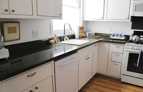 College Hill House | Spacious home. Stunning yard/decks. 3 bedrooms, including en suite. Near BART.