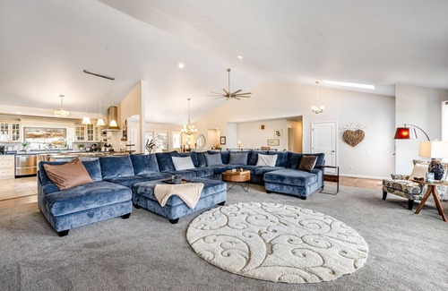 Northwest Colorado Springs House | Spacious home with gorgeous mountain views, private deck, WiFi & W/D