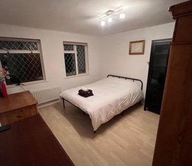 Worthing House | Spacious Home w/Parking & Garden