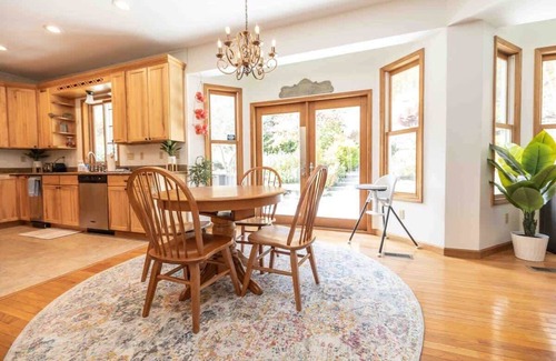 Skyland House | Spacious Home with Mountain Views