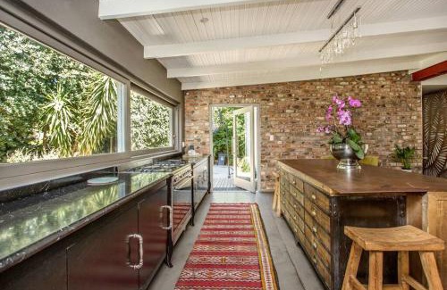 Hout Bay House | Spacious home with beautiful garden and views