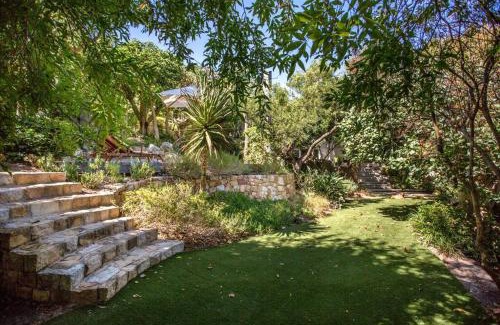 Hout Bay House | Spacious home with beautiful garden and views