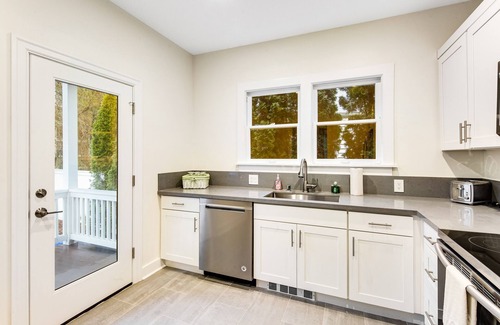 Wallingford House | Spacious home with fenced yard, patio, & sunroom - near UW/Green Lake