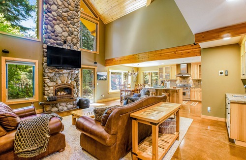 Ronald Cabin | Spacious home with fireplace, firepit, jetted tub & gas grill - close to lake